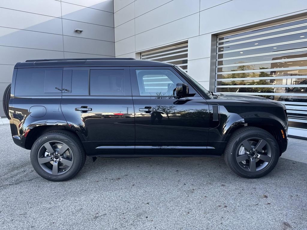 2026 Land Rover Defender 110 X-Dynamic SE