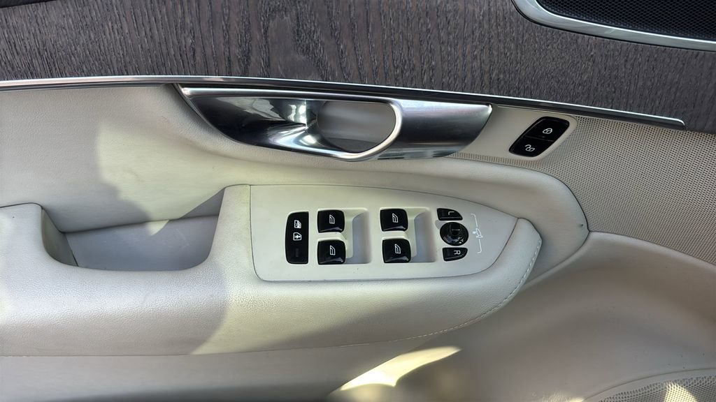 2023 Volvo Xc90 B5 Plus