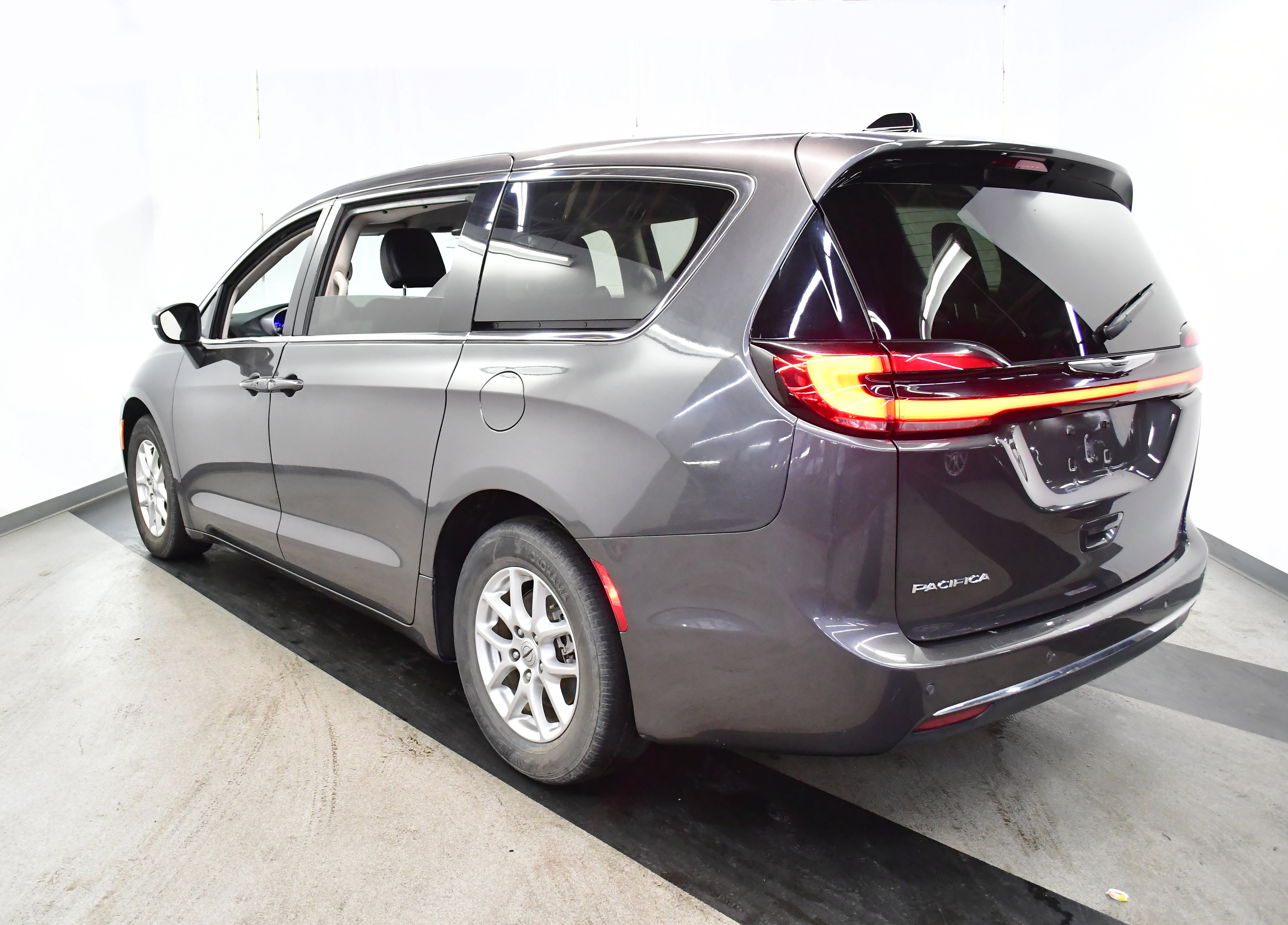 2023 Chrysler Pacifica Touring-L