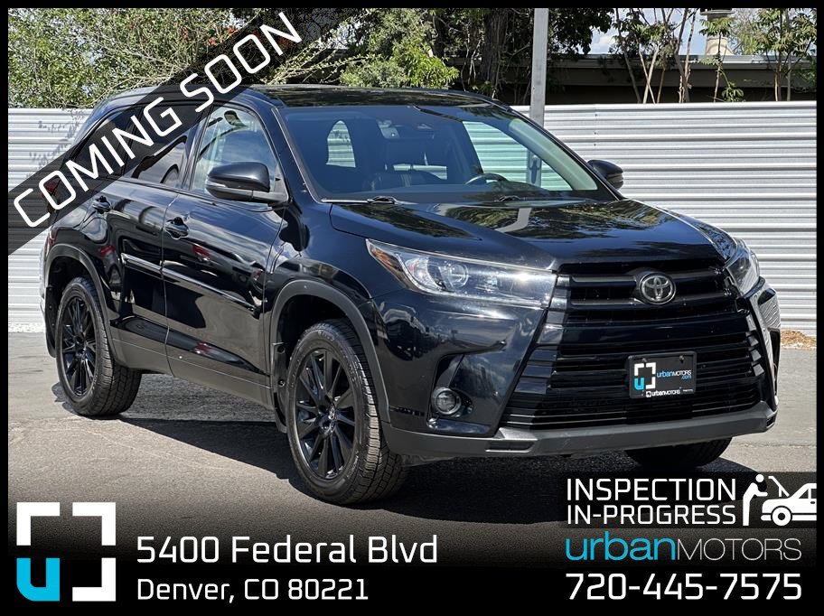 Used 2019 Toyota Highlander SE w/ Nightshade Edition