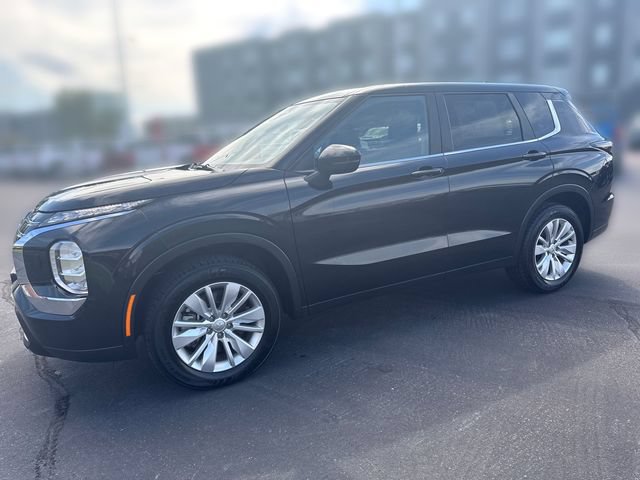 Used 2025 Mitsubishi Outlander ES