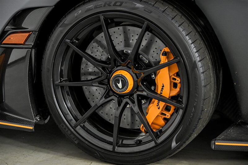 Used 2019 McLaren Senna photo 22