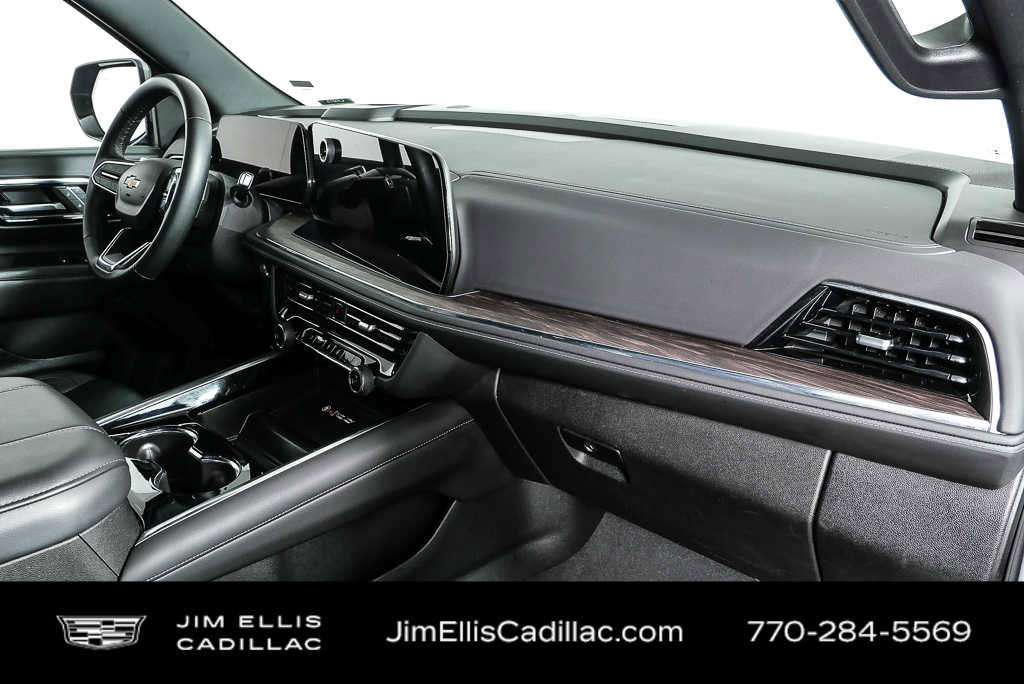 2025 Chevrolet Suburban LT