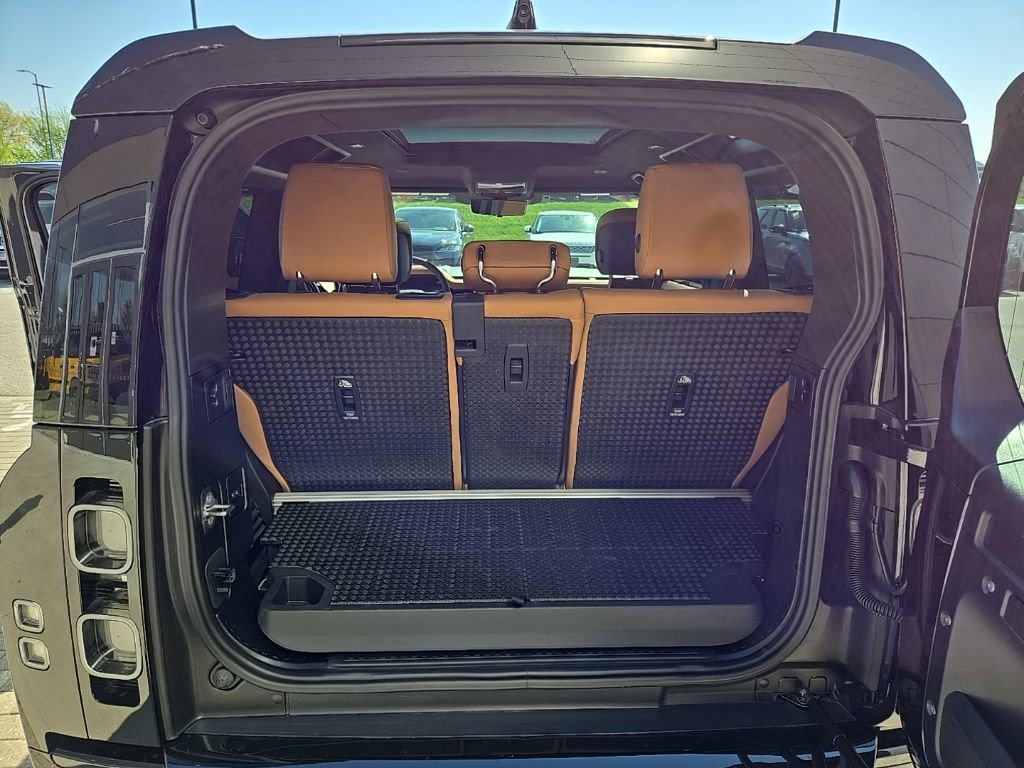 2024 Land Rover Defender 90 V8