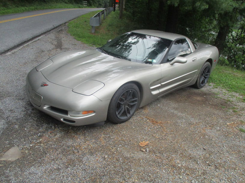 Used 2001 Chevrolet Corvette Coupe w/ Preferred Equipment Group2