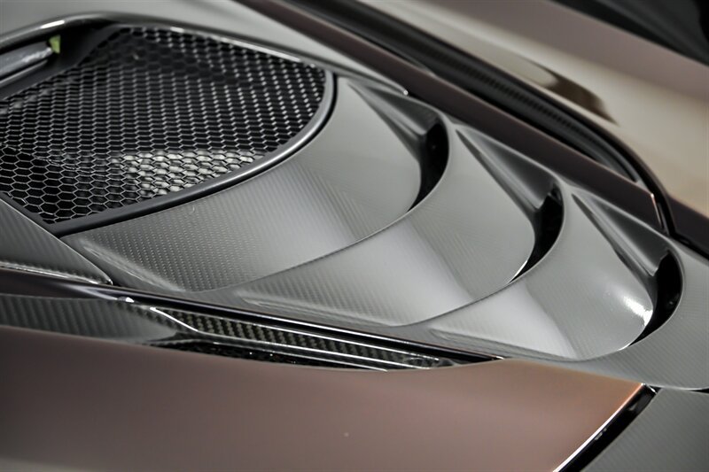Used 2018 McLaren 720S photo 19