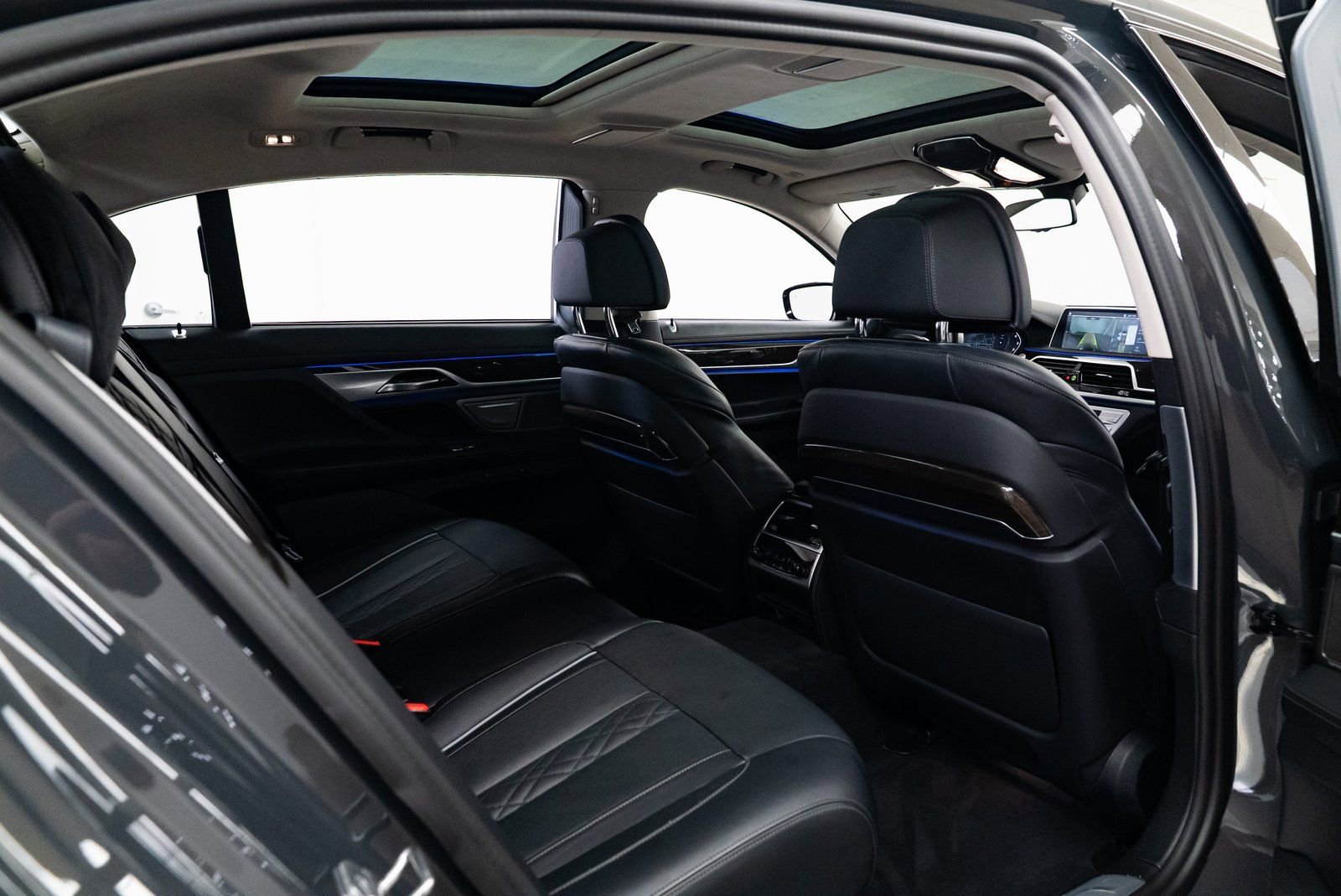 2022 BMW M760i xDrive