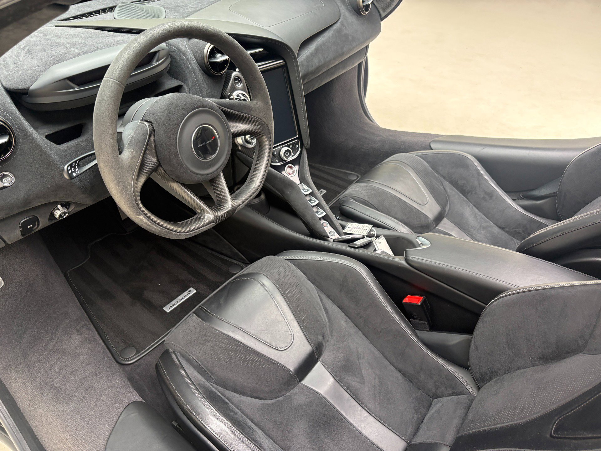 Used 2018 McLaren 720S Performance photo 27