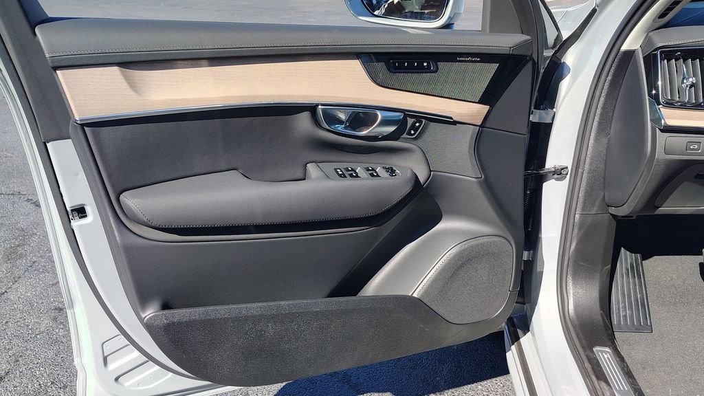 2026 Volvo Xc90 B6 Plus