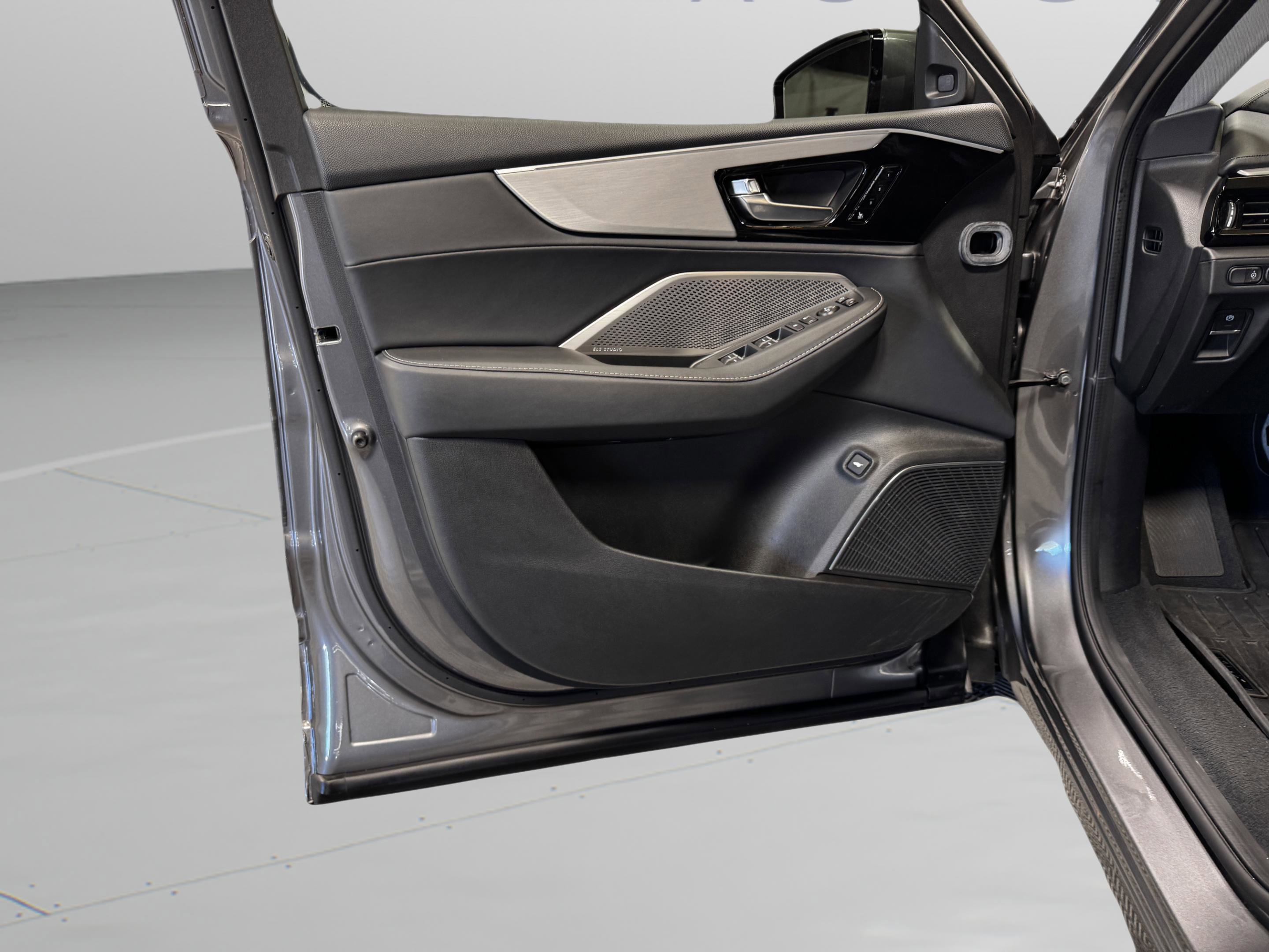 2023 Acura MDX FWD w/ Technology Package