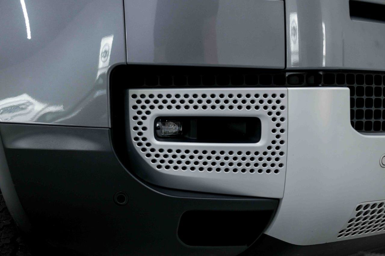 2023 Land Rover Defender 130 SE