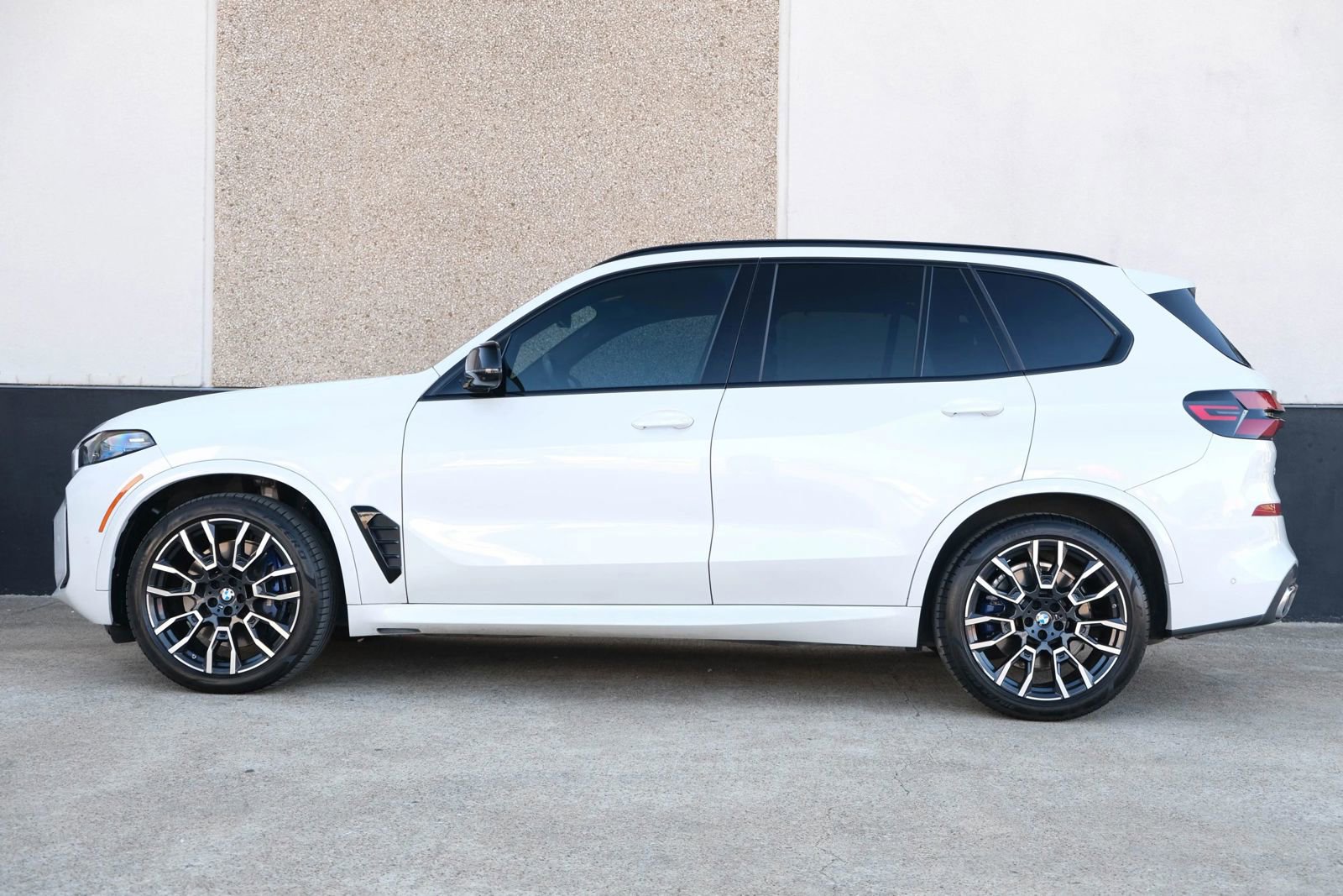 2024 BMW X5 M60i