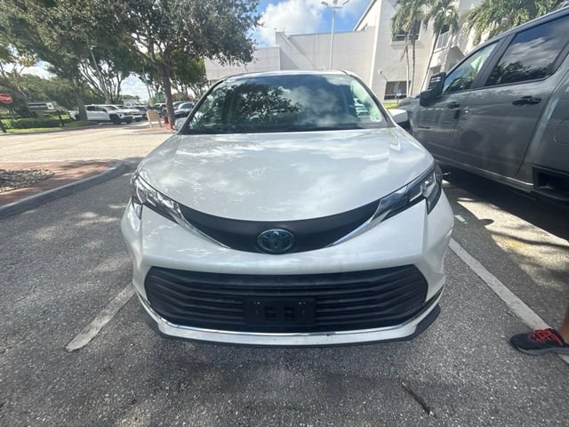 Used 2021 Toyota Sienna XLE