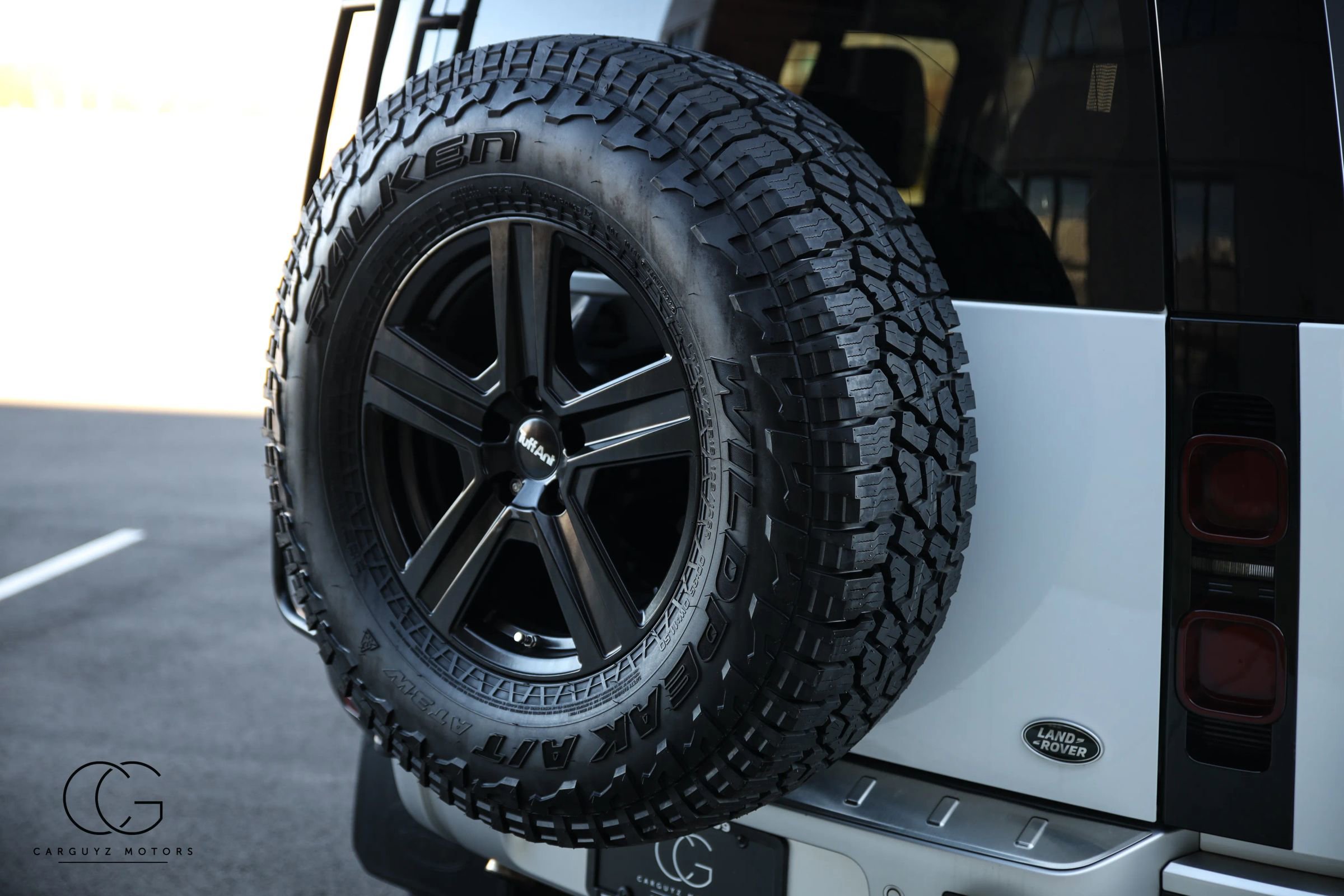 2021 Land Rover Defender 110 SE