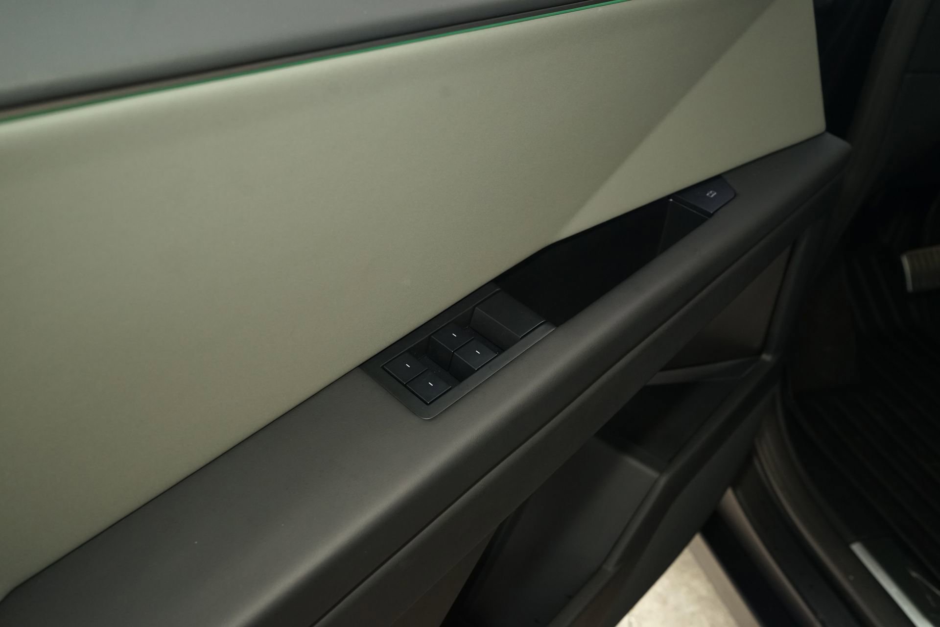 2024 Tesla Cybertruck Cyberbeast