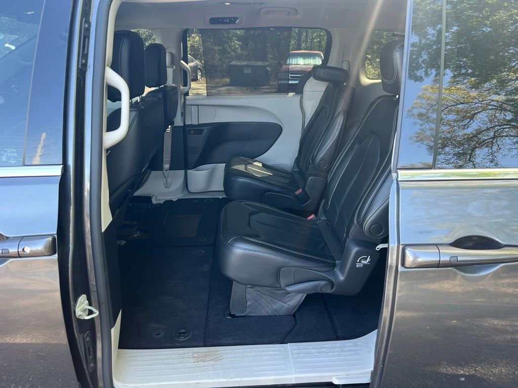 2022 Chrysler Pacifica Touring-L