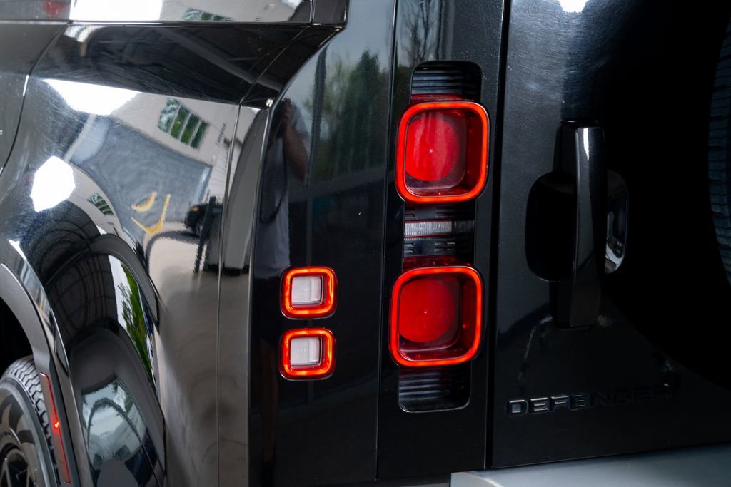 2025 Land Rover Defender 110 S