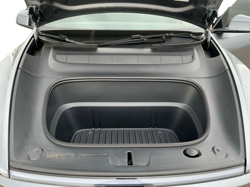 2026 Tesla Model Y 2WD