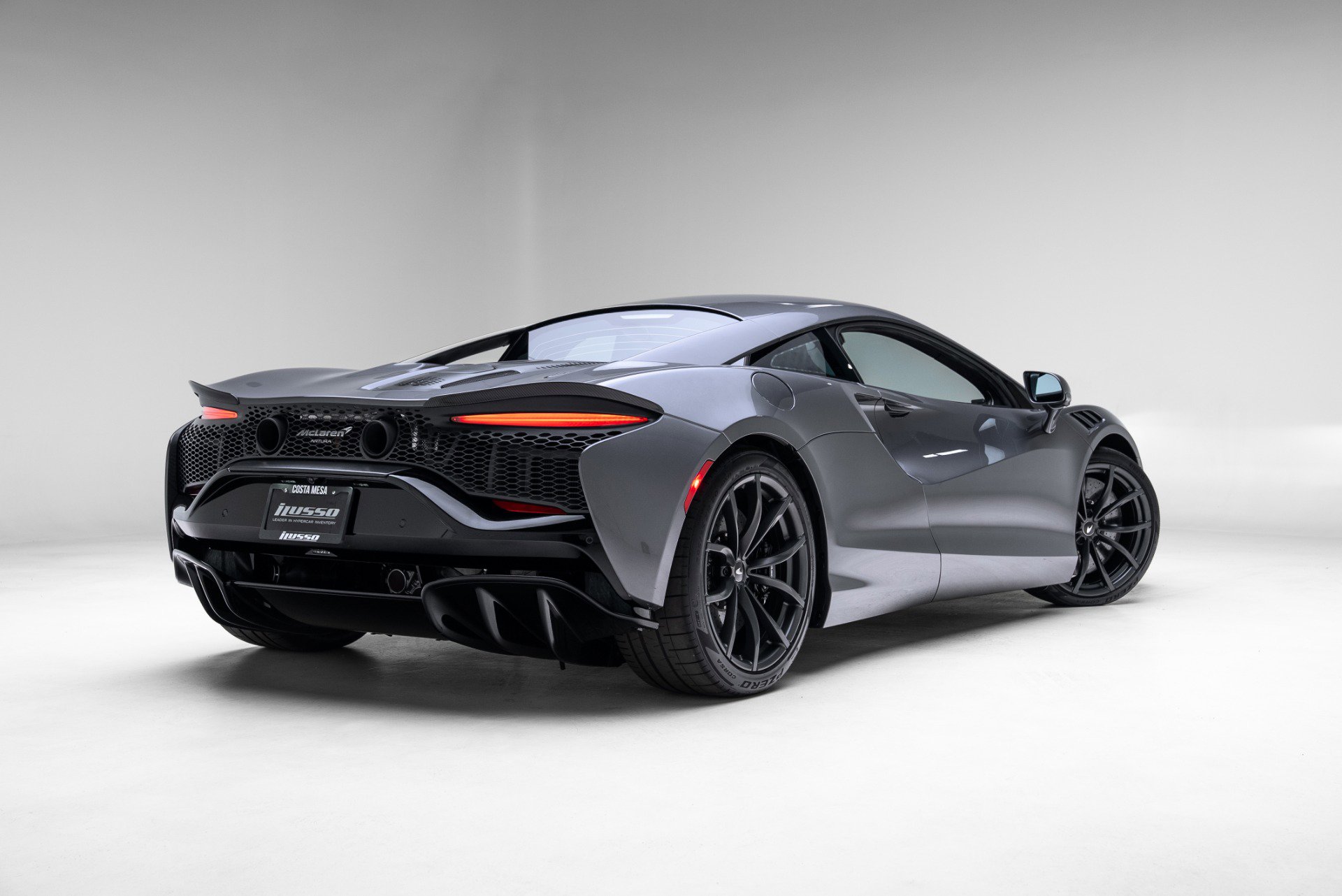2023 McLaren Artura