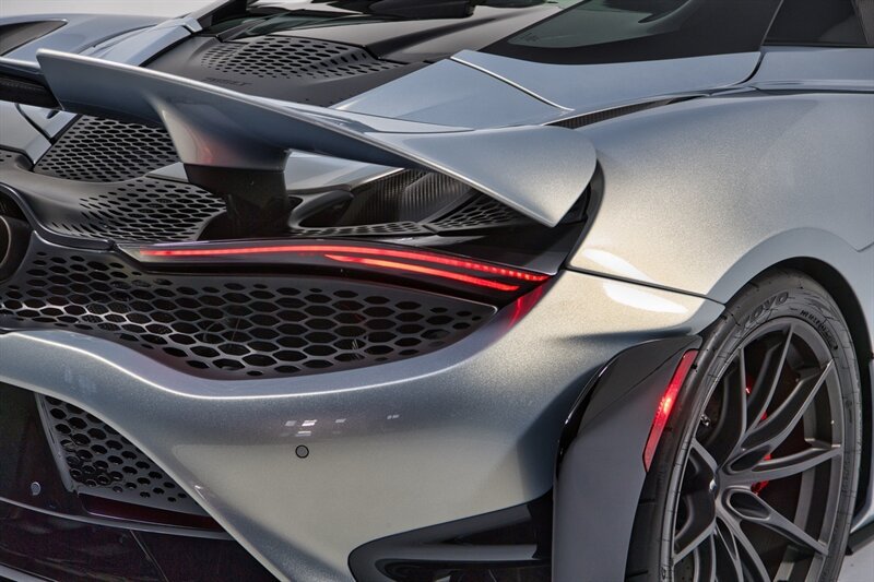 Used 2022 McLaren 765LT photo 40