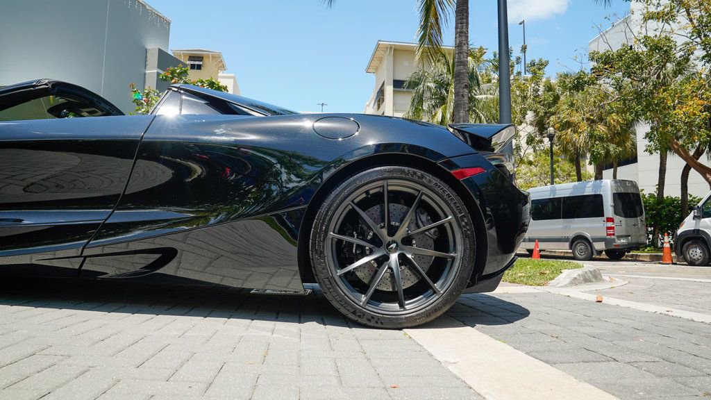Used 2021 McLaren 720S Spider photo 12