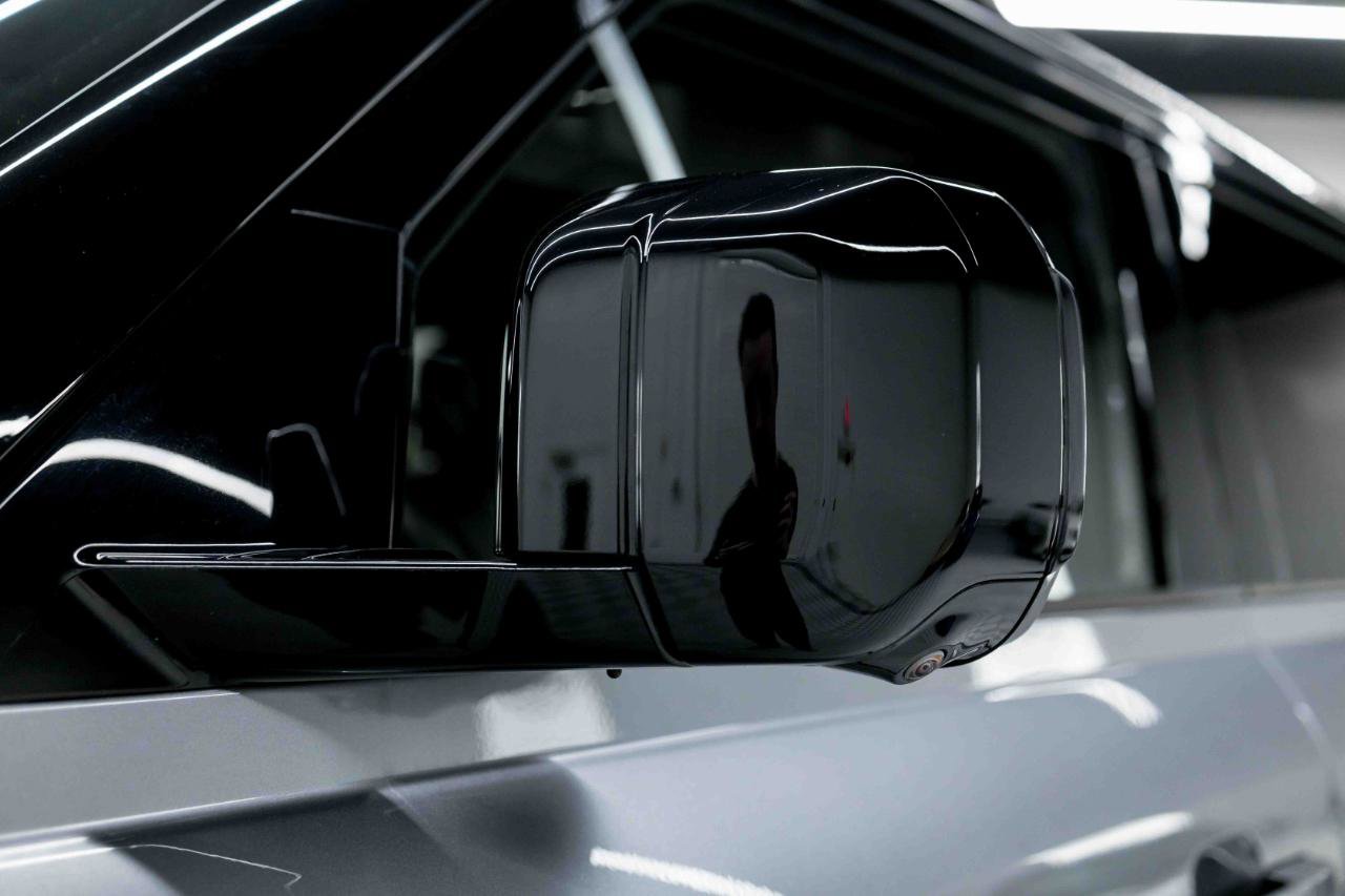 2023 Land Rover Defender 130 SE