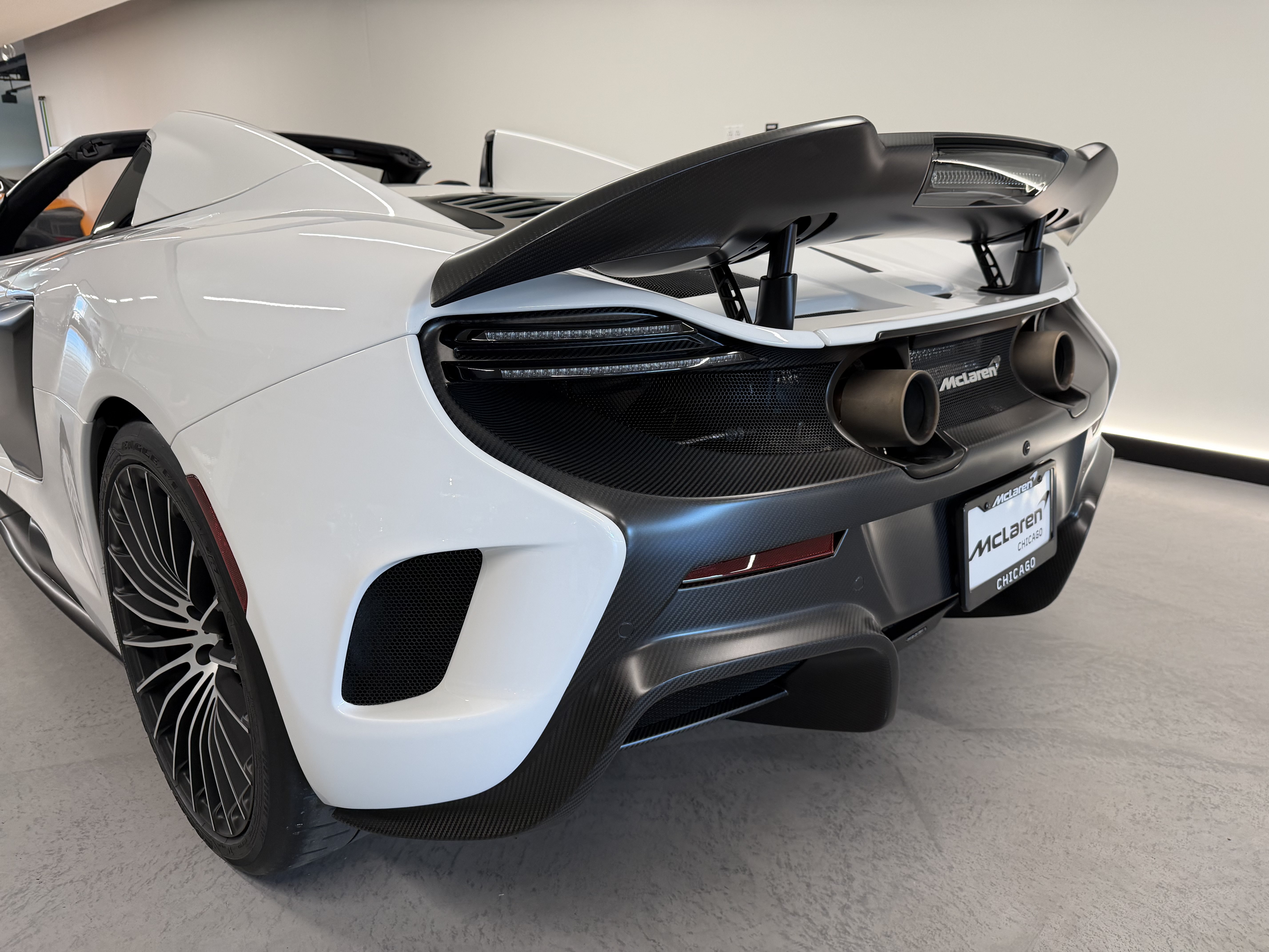 Used 2016 McLaren 675LT Spider photo 29
