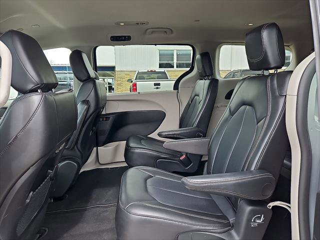 2024 Chrysler Pacifica Touring-L
