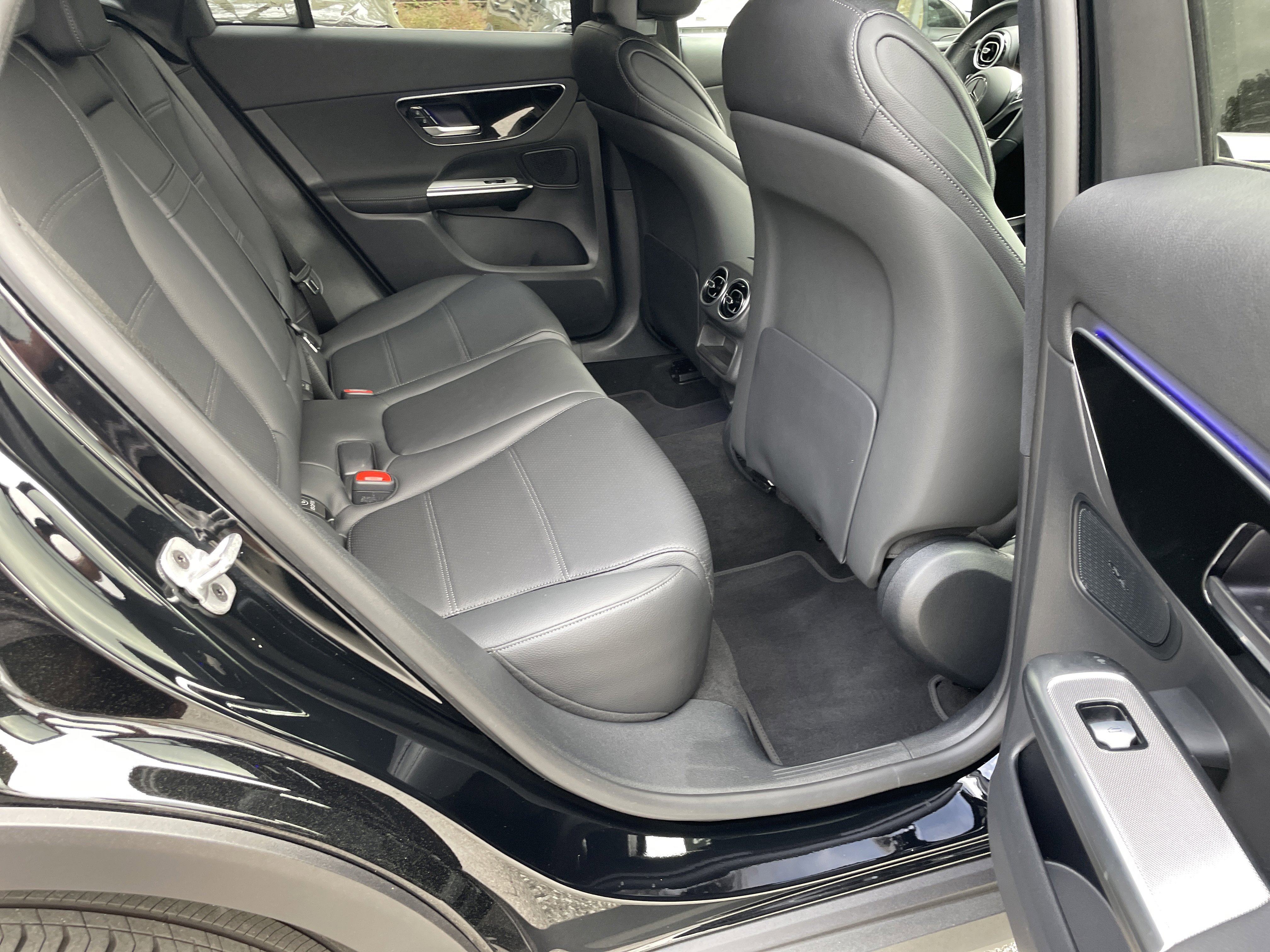 2025 Mercedes-Benz GLC 300