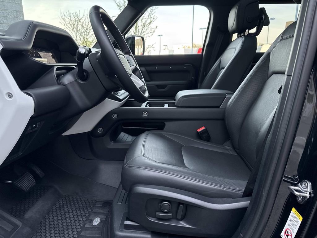 2024 Land Rover Defender 110 SE