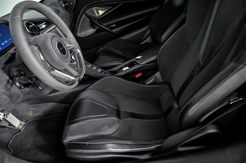Used 2018 McLaren 720S photo 21