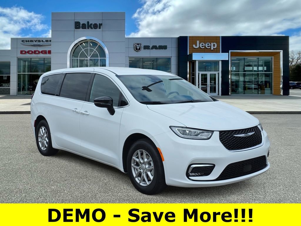 New 2026 Chrysler Pacifica Select