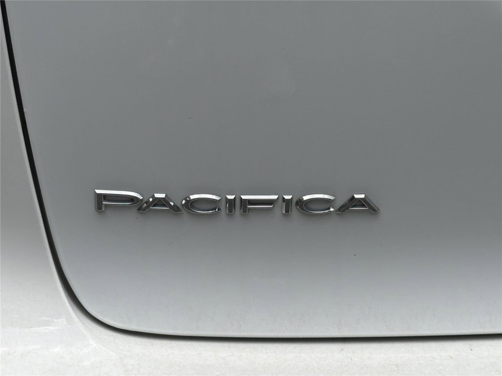 2023 Chrysler Pacifica Touring-L