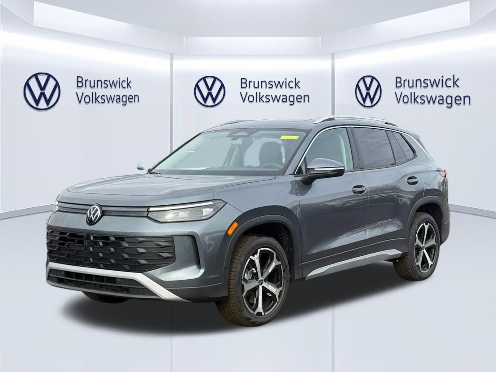 New 2026 Volkswagen Tiguan SE
