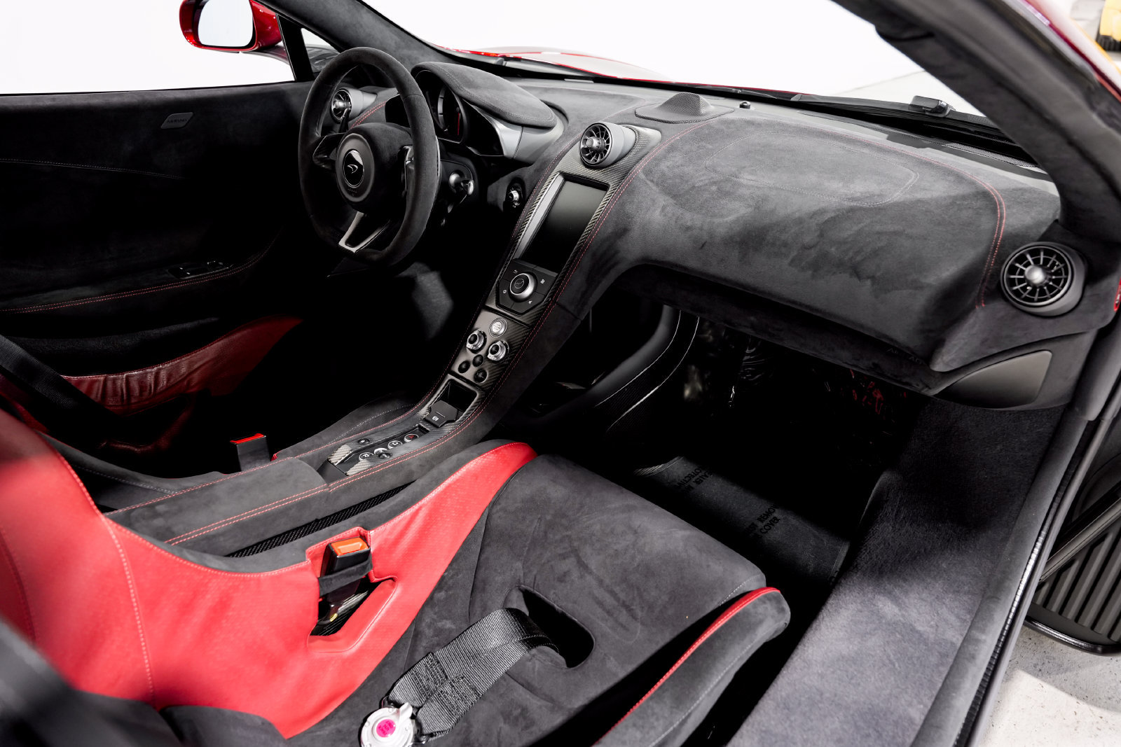 Used 2016 McLaren 675LT Coupe photo 23