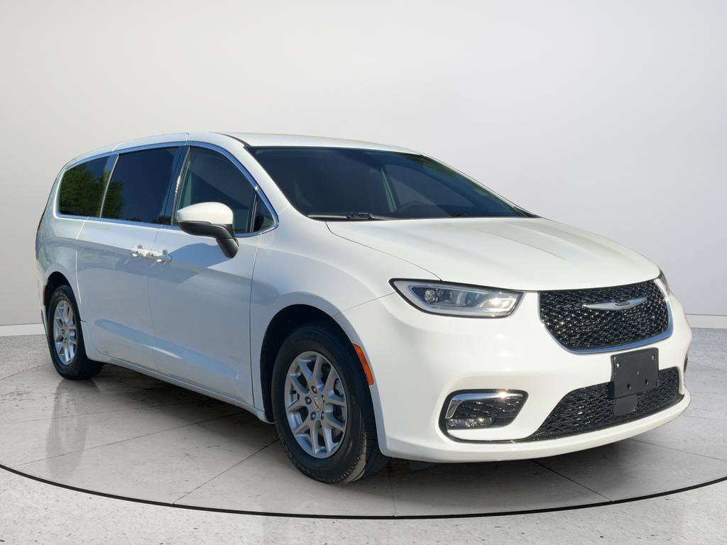 2023 Chrysler Pacifica Touring-L