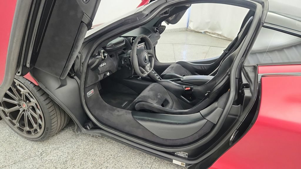 Used 2018 McLaren 720S Performance photo 35