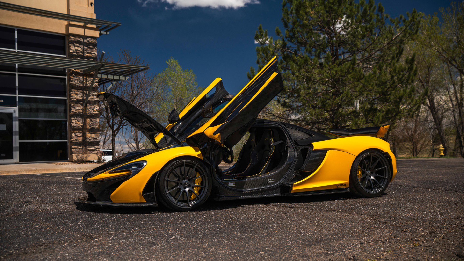 Used 2013 McLaren P1 photo 9