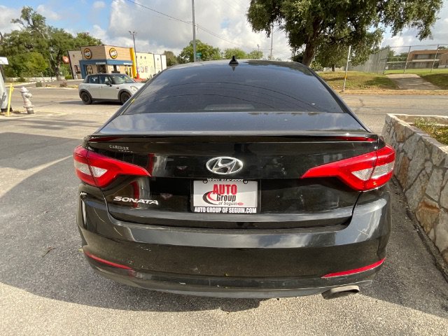 2017 Hyundai Sonata SE - Photo 4