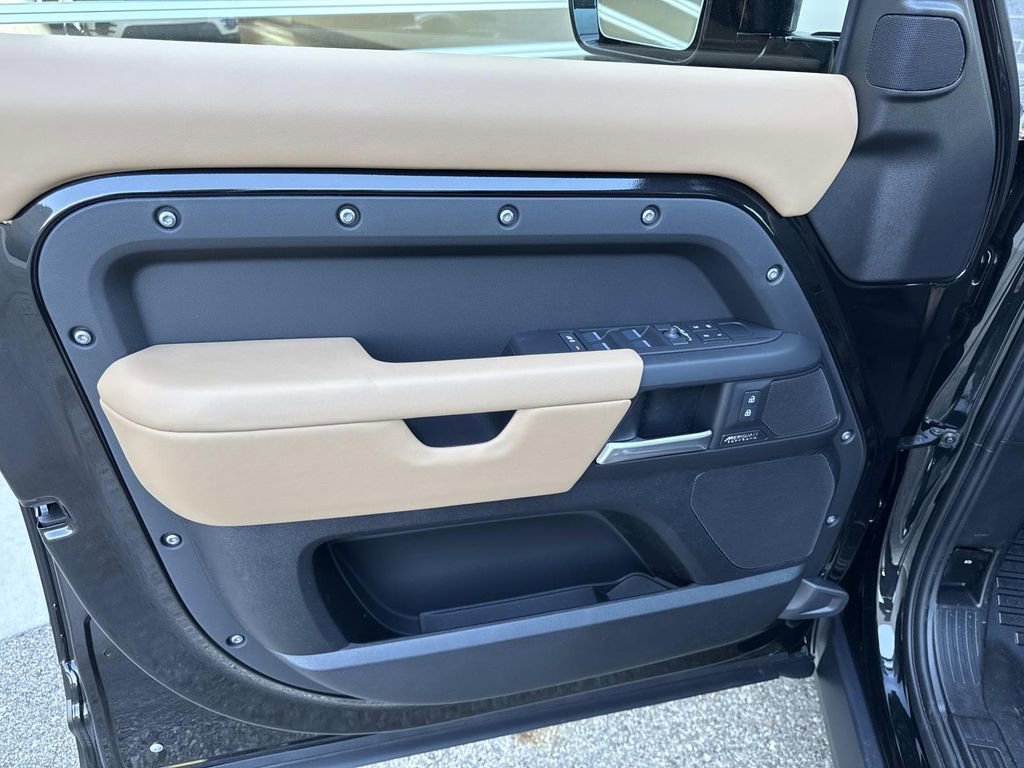 2026 Land Rover Defender 110 X-Dynamic SE