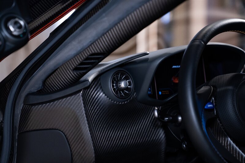 Used 2014 McLaren P1 photo 11