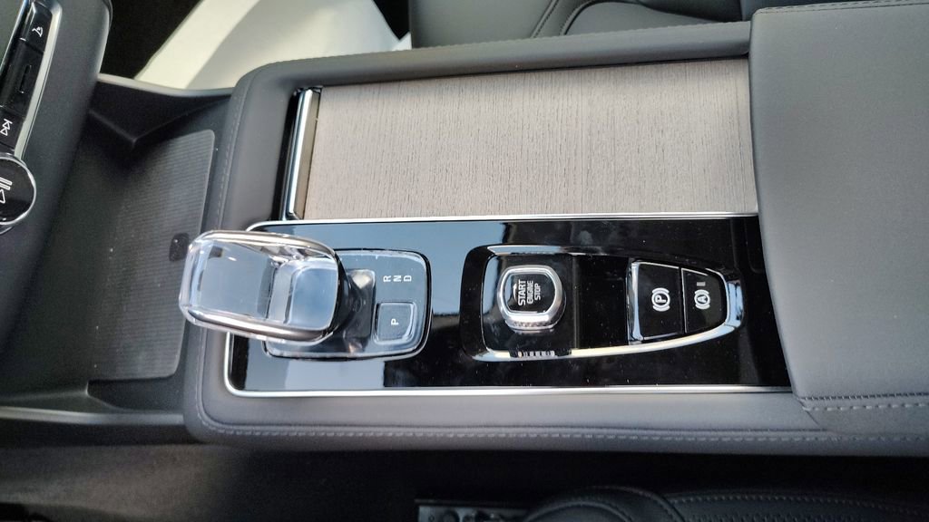 2026 Volvo Xc90 B6 Plus