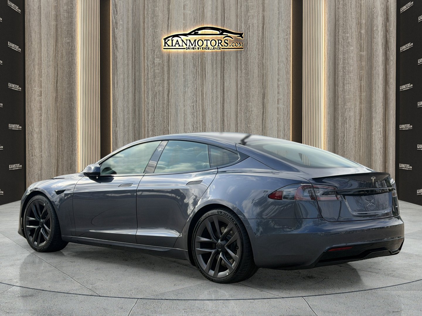 2022 Tesla Model S Plaid