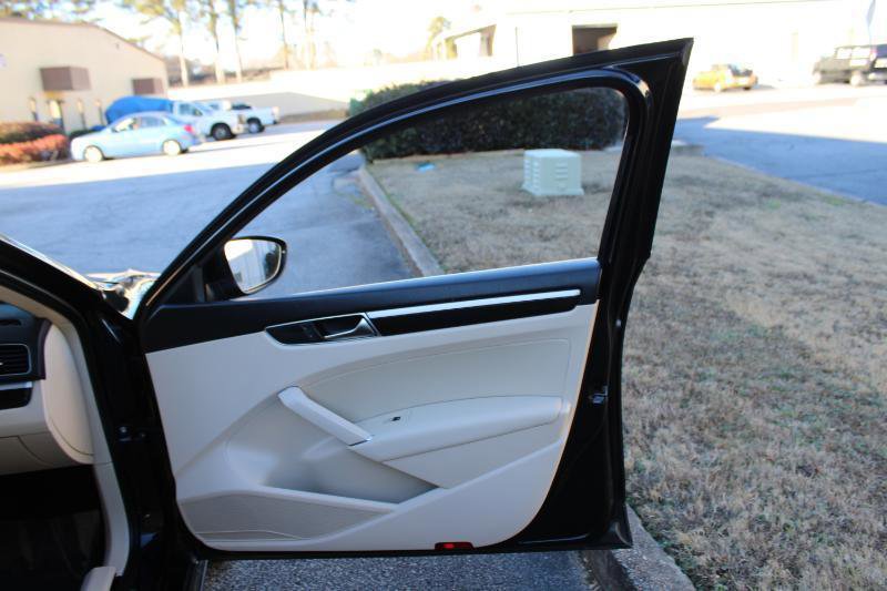 2019 Volkswagen Passat 2.0T SE R-Line