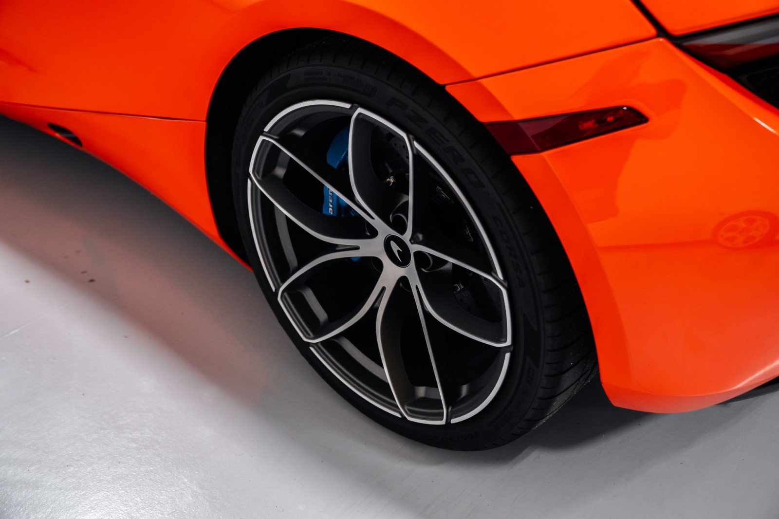 Used 2019 McLaren 720S Performance photo 39