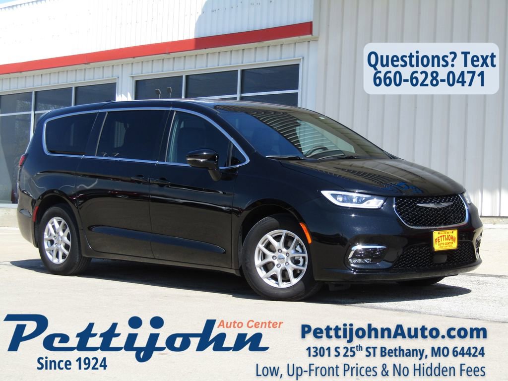 Used 2025 Chrysler Pacifica Select