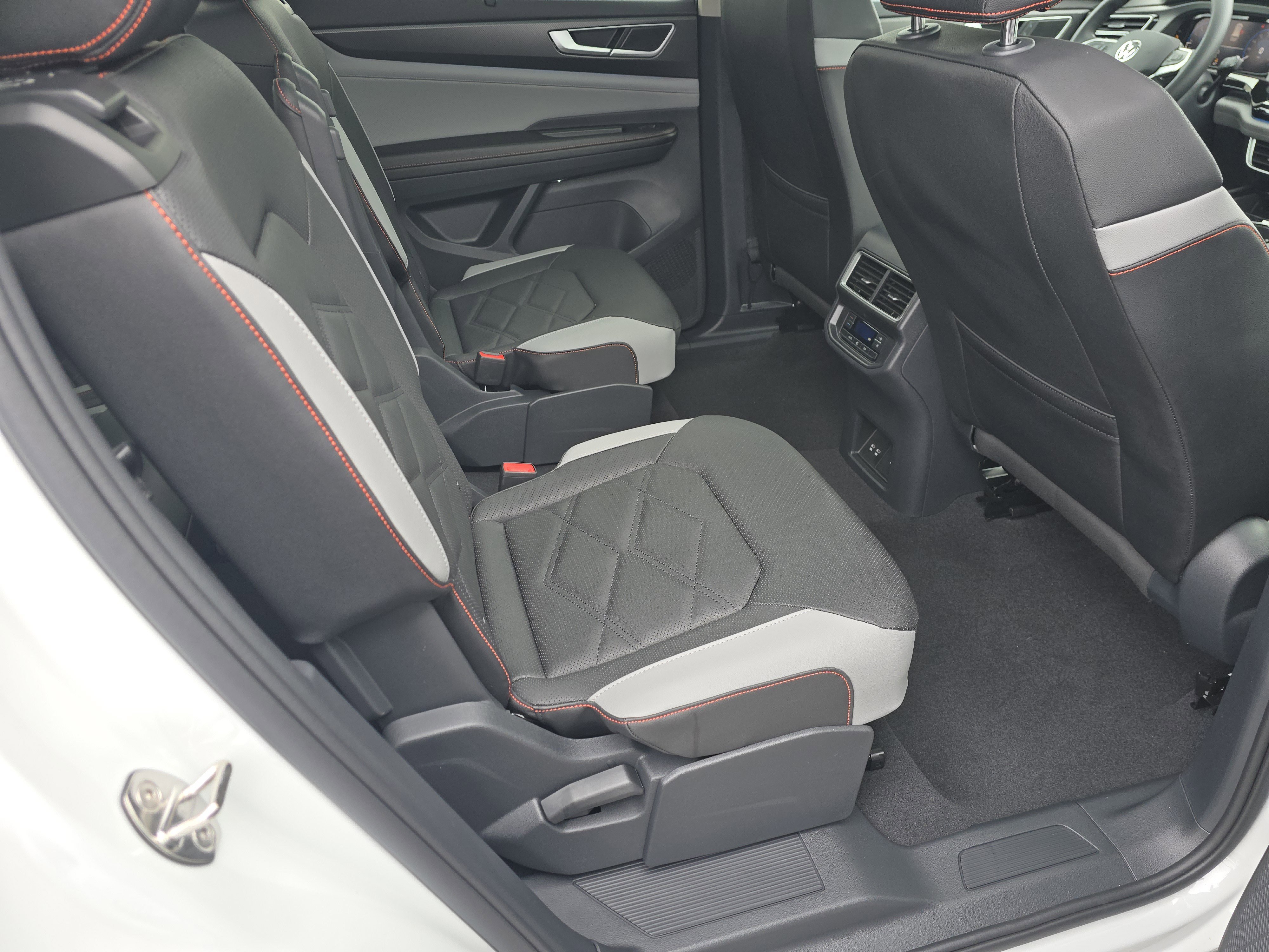 2026 Volkswagen Atlas Peak Edition