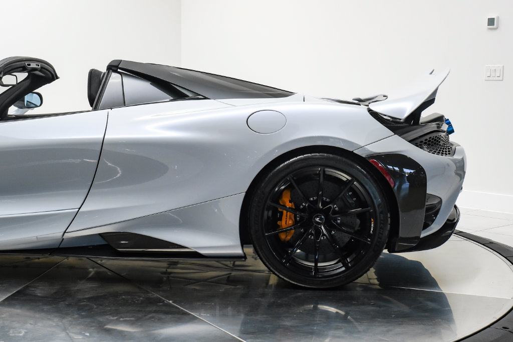 Used 2022 McLaren 765LT photo 14