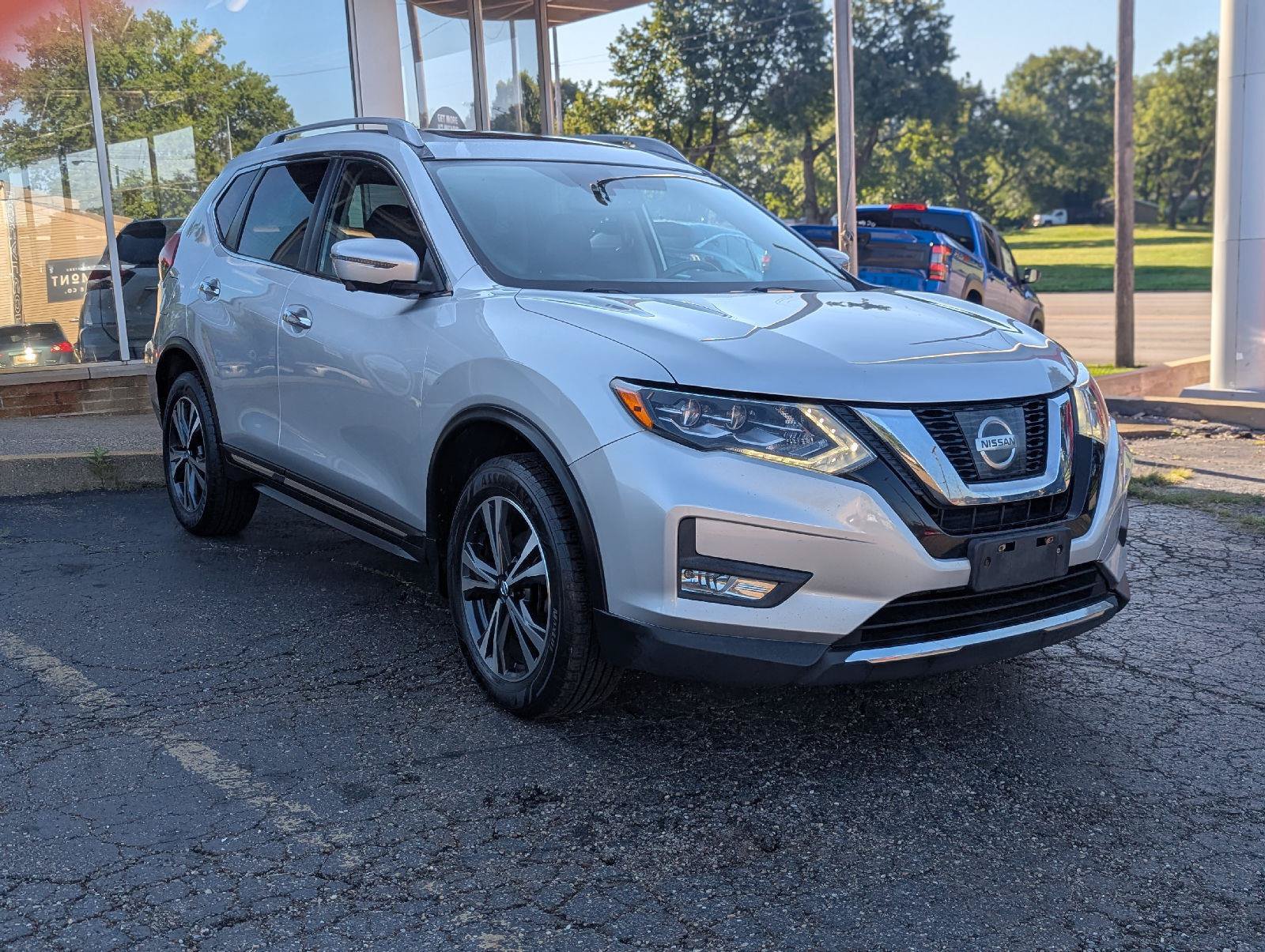 Used 2017 Nissan Rogue SL w/ SL Premium Package