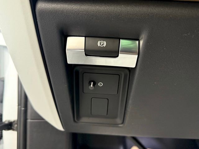 2025 Land Rover Defender 110 S